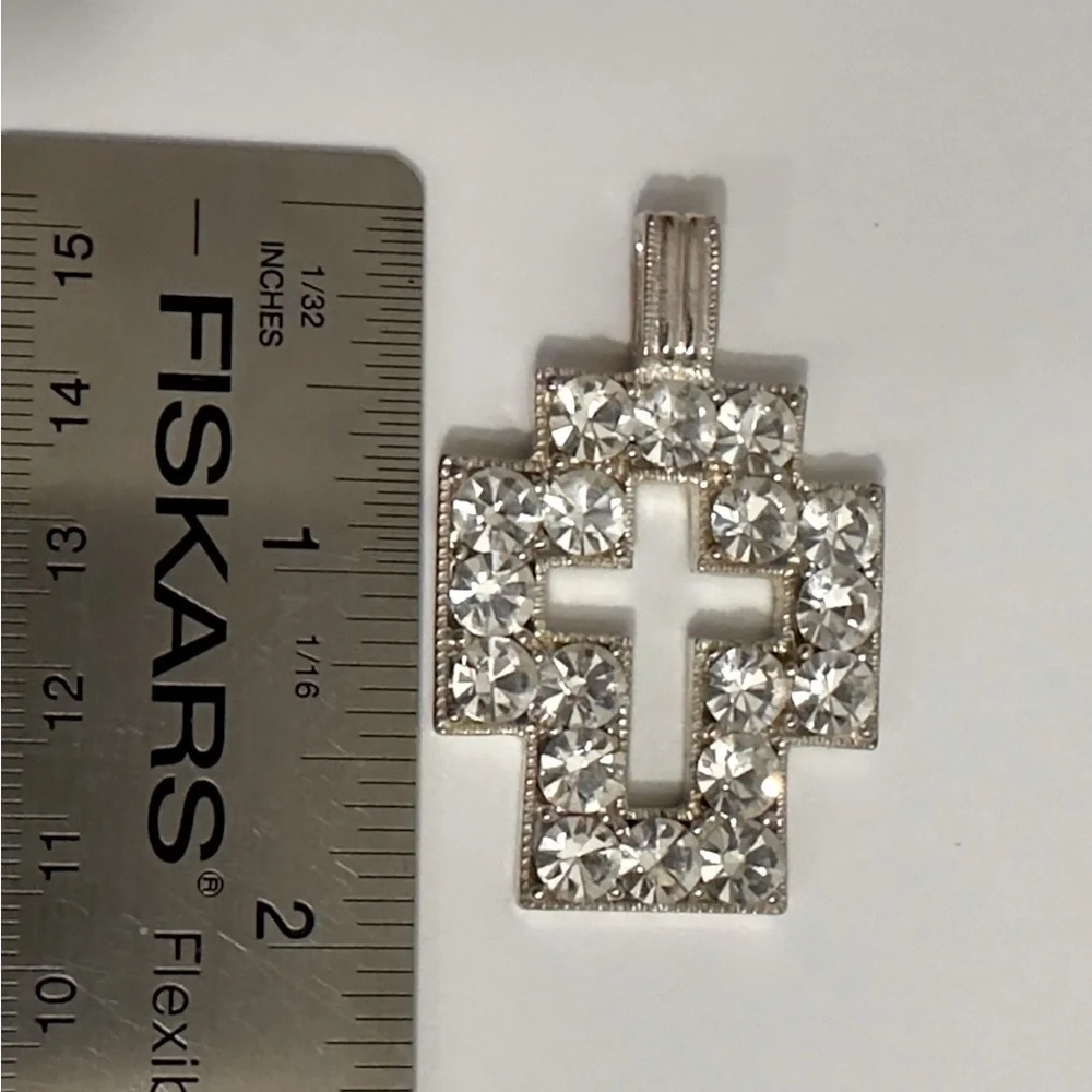 Simulated Rhinestone Pendant - Picture 3 of 4